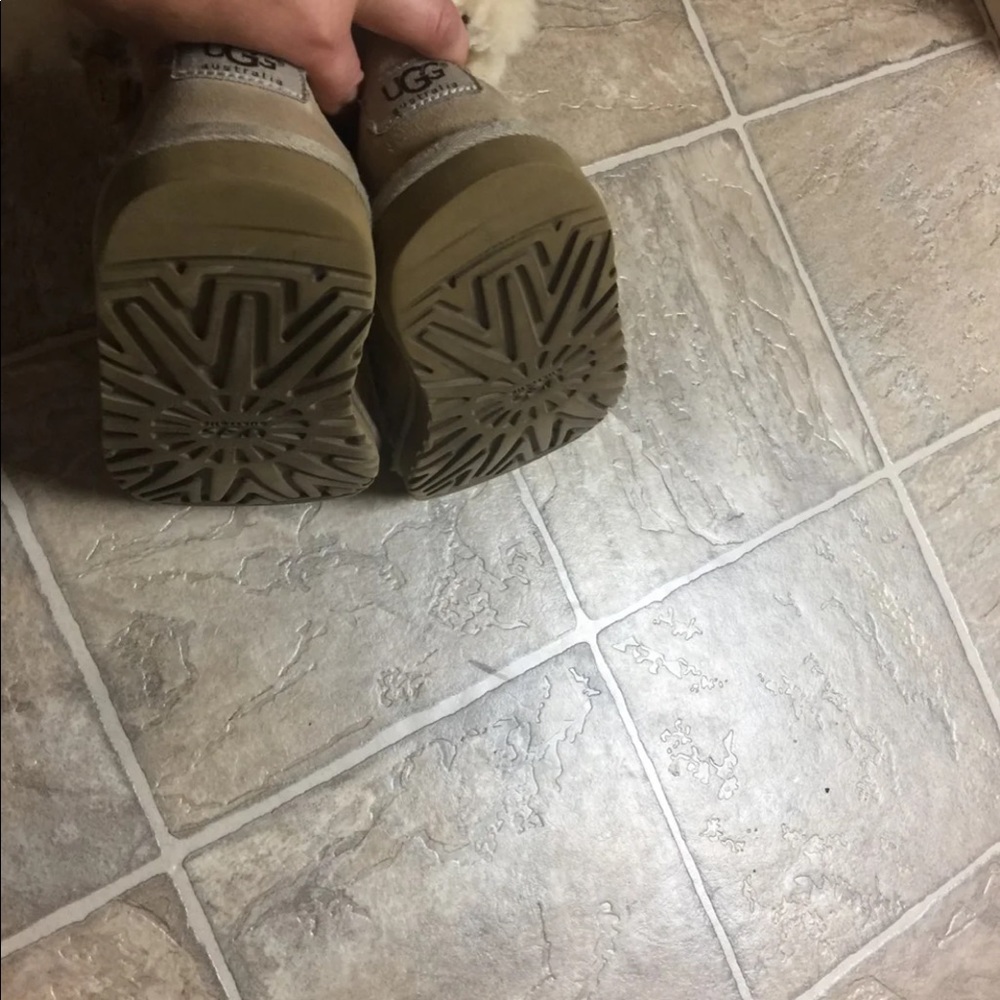 Ugg Bailey Button - image 5